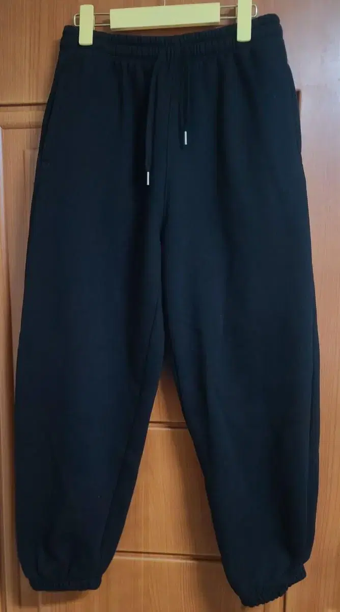 Wide-Fit Jogger Pants Black