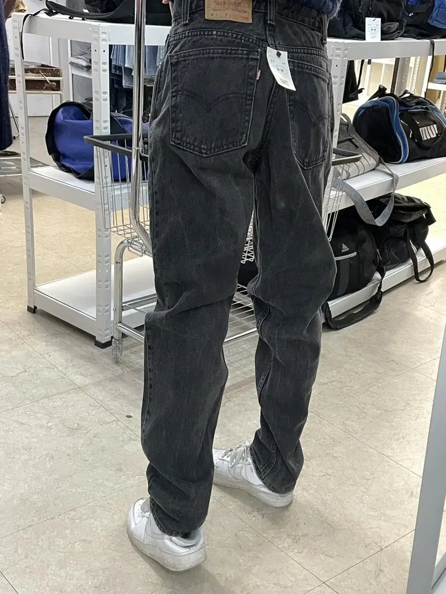 90's USA Levi's  550 Relaxed Tapered