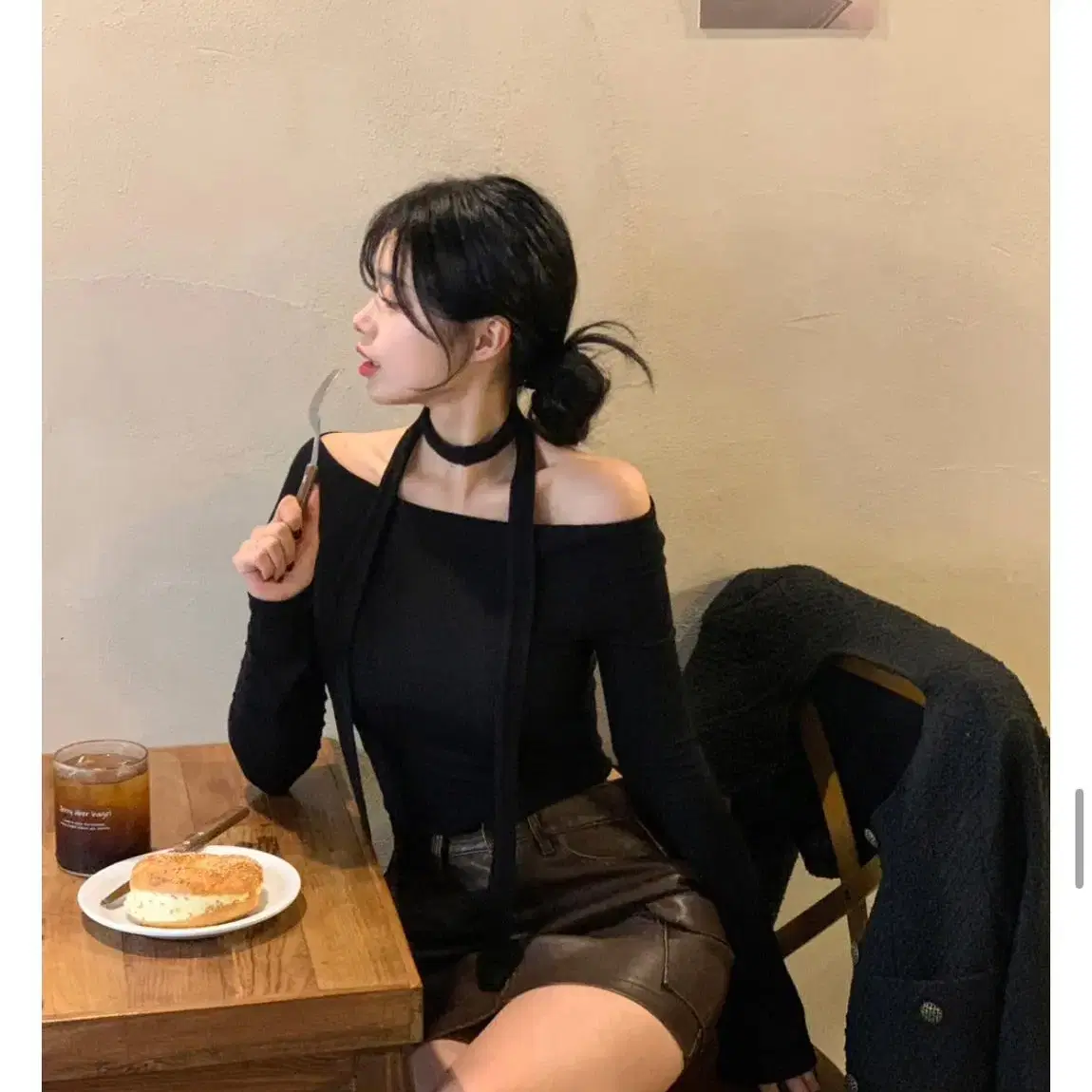 데이로제 로잘린 슬림 오프T 블랙