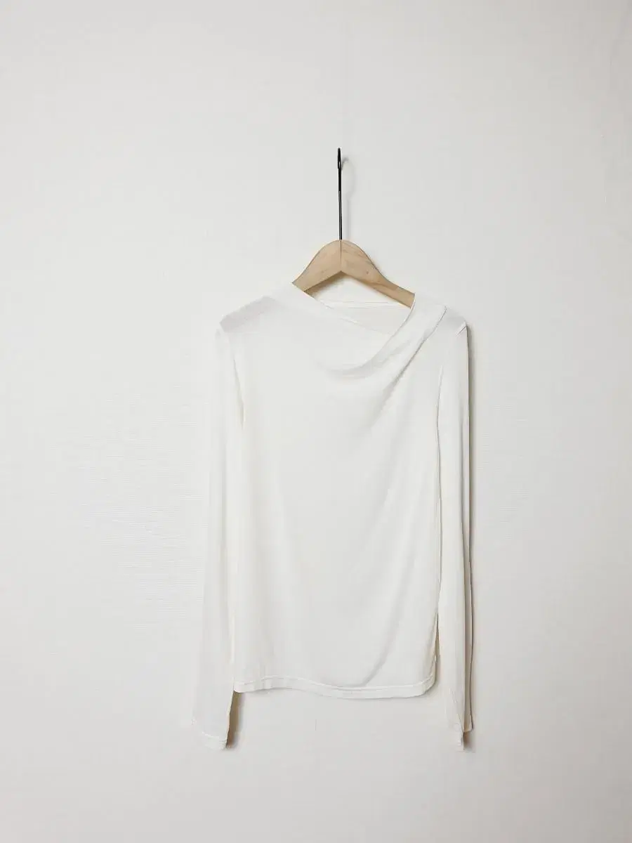 (New) Saneun Pin Tuck Tencel Tee