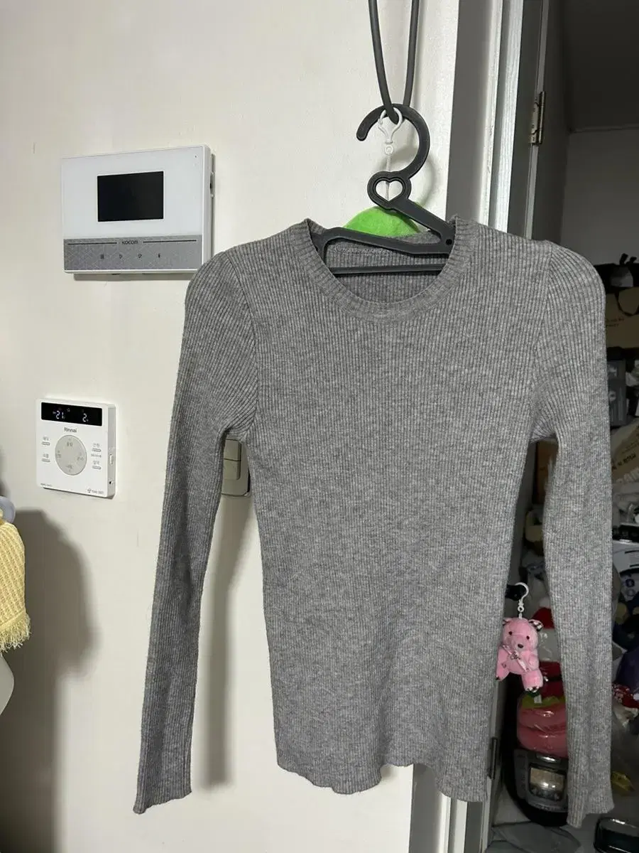 gray knit sweater