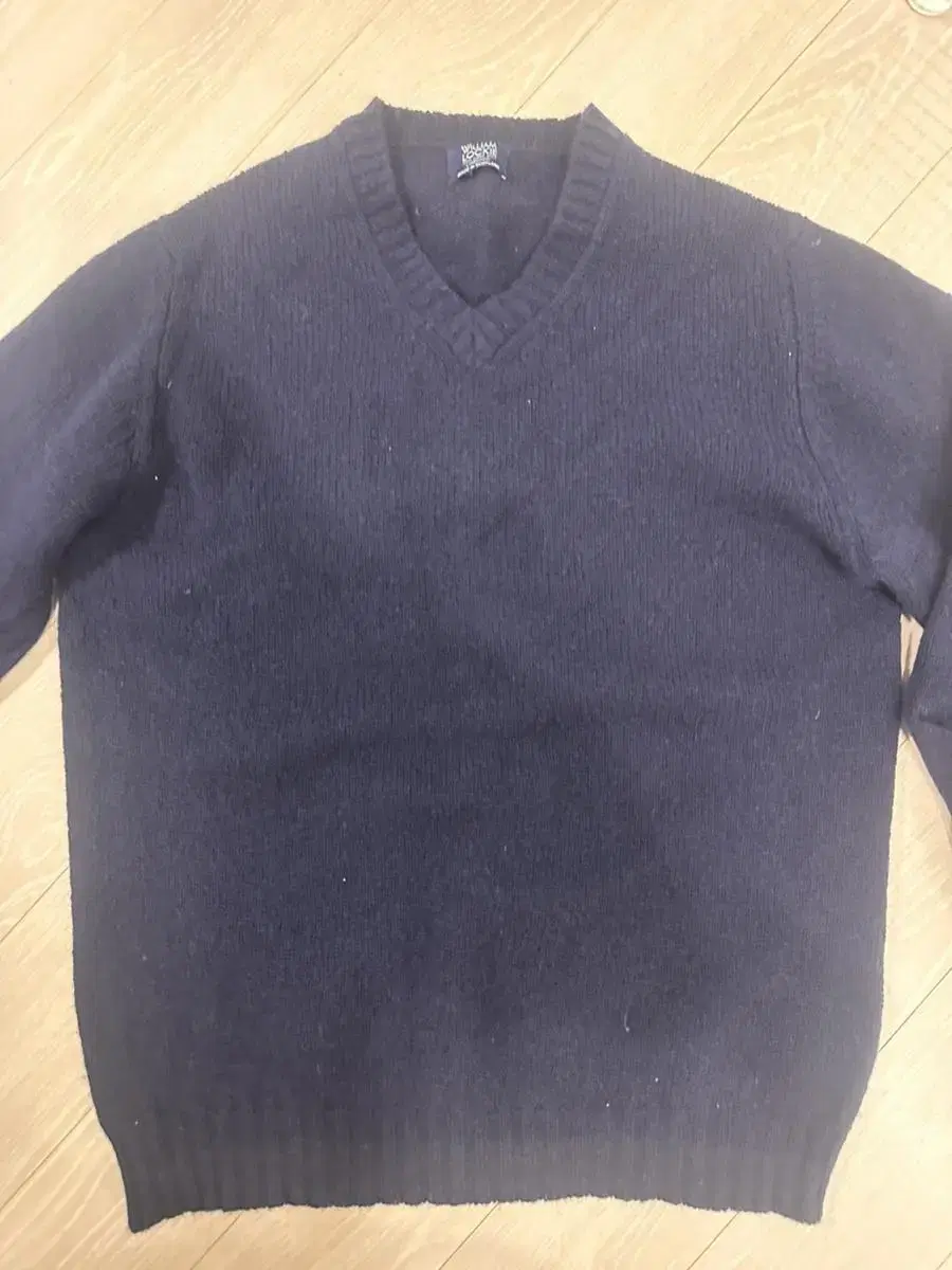 William Lockey V-neck knit size 44