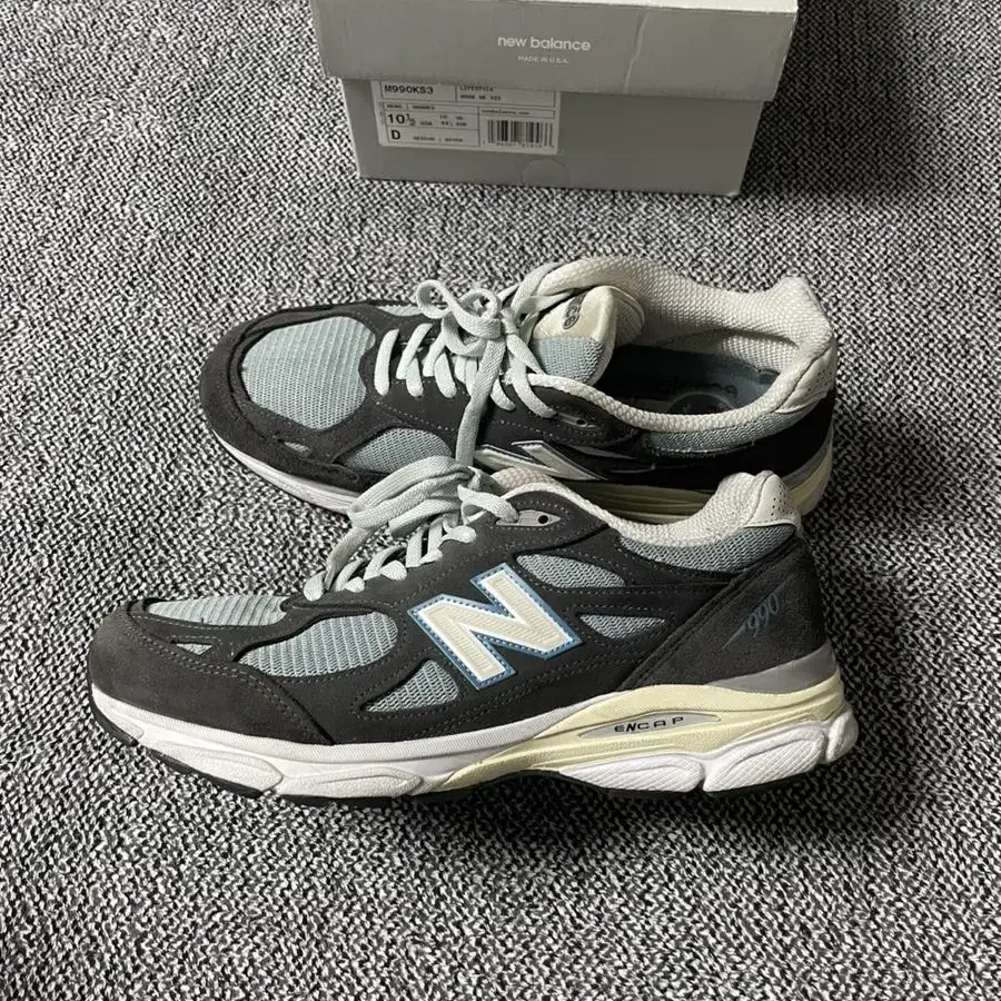 뉴발란스 990v3 kith