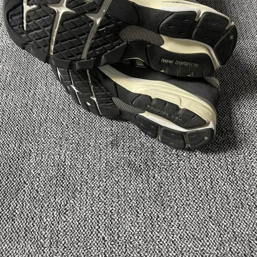 뉴발란스 990v3 kith