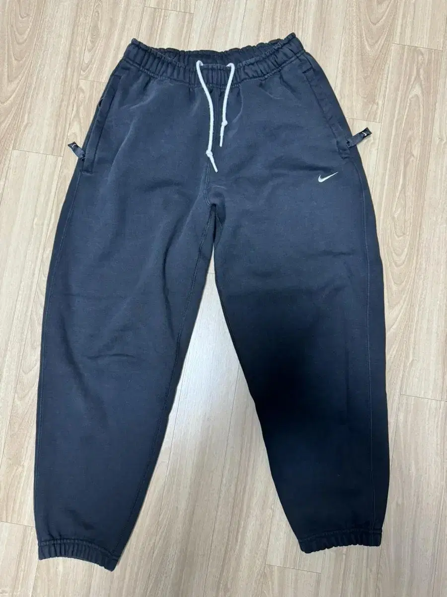 Nike Solo Swoosh Jogger Pants Dx1365-010 sells for size small