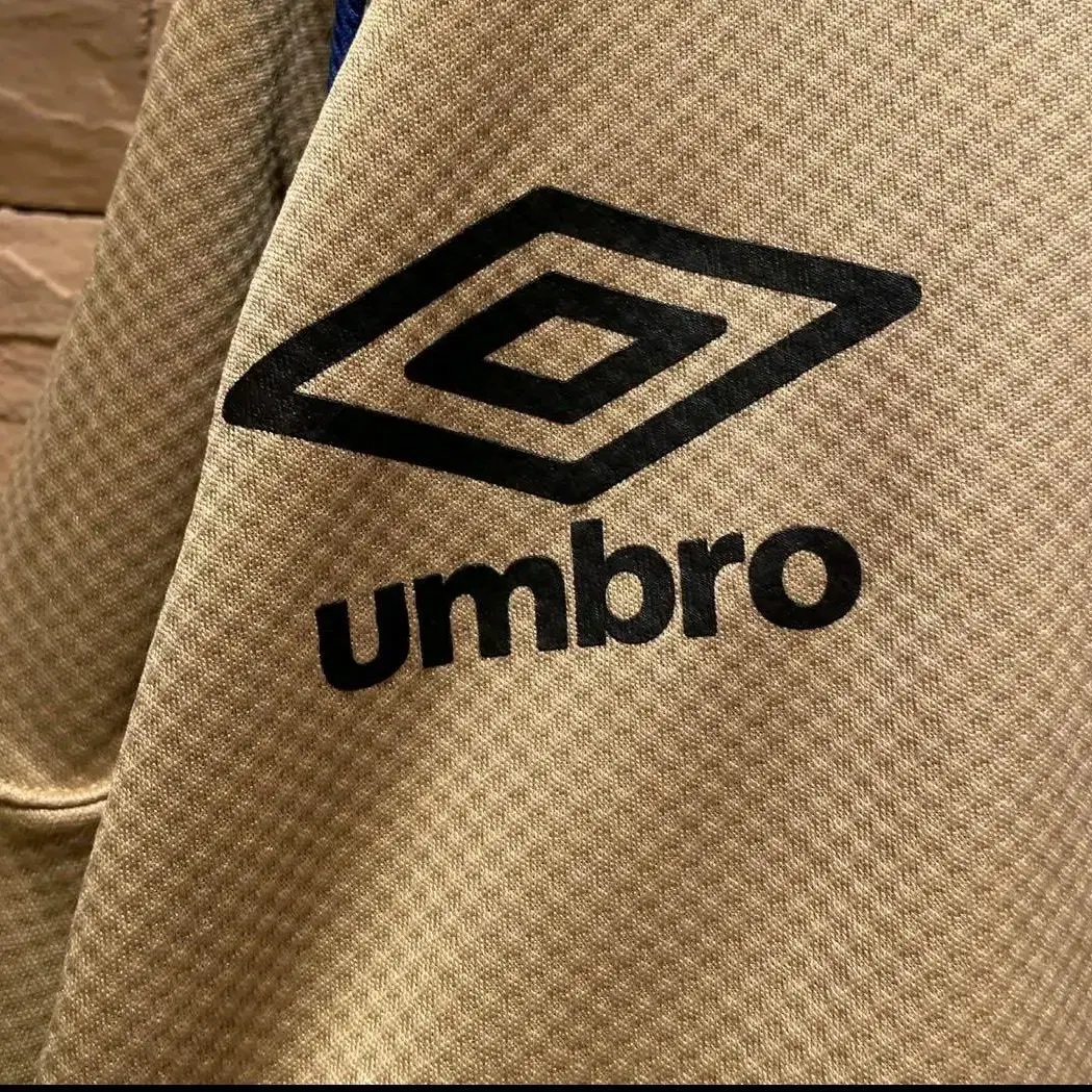 UMBRO  / 긴 소매 게임 셔츠 / 골드 L