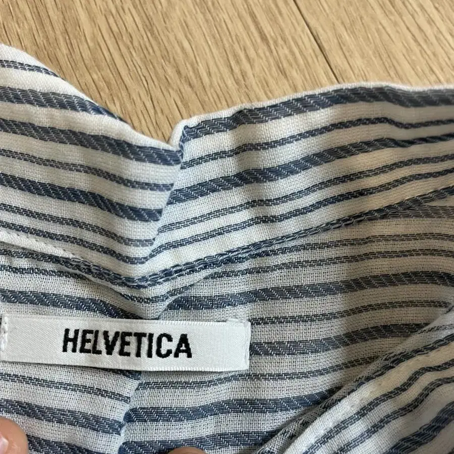 helvetica 헬베티카 블라우스