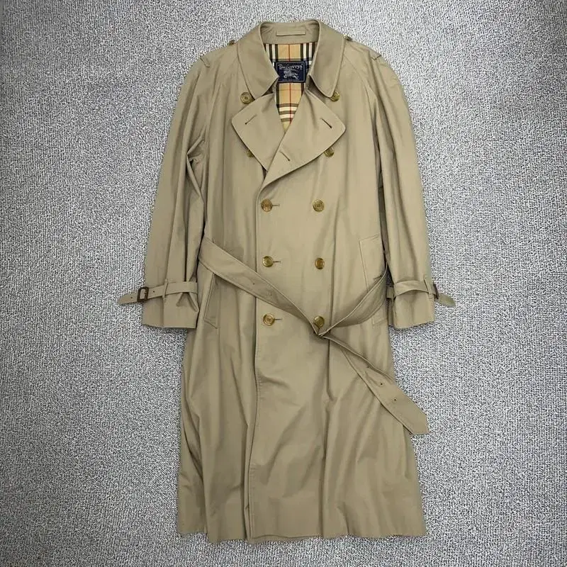 Burberry Kensington Heritage Trench Coat