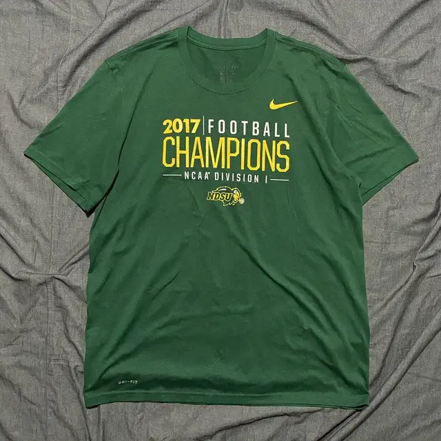 Nike S/S DRI-FIT NCAA T-Shirts Sz XL