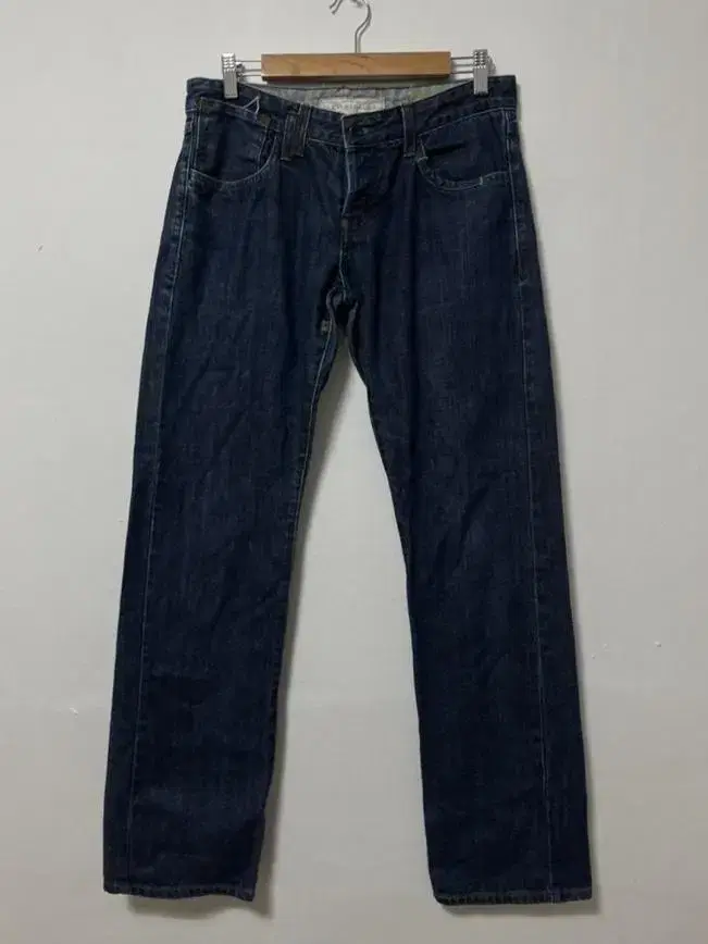 28-30 Levi's Denim Jeans Genuine