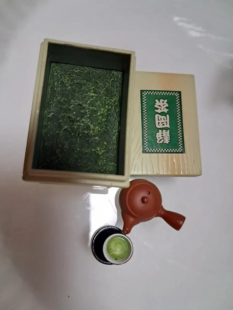 Unsealed loose leaf green tea from san