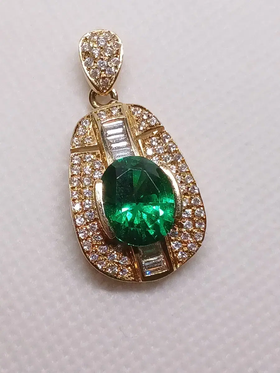 14K Yag Emerald NecklaceMedal