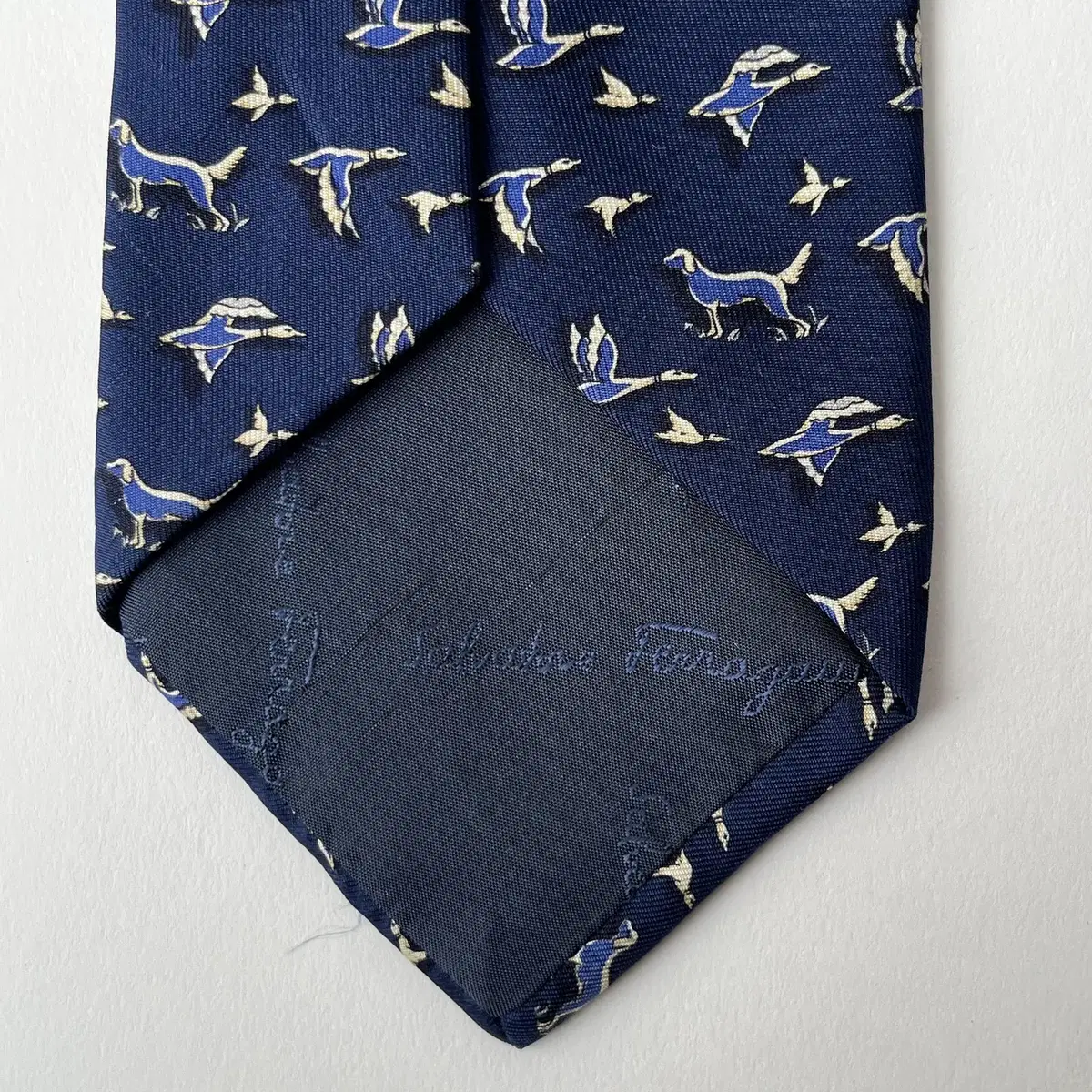 SALVATORE FERRAGAMO  Silk 100% Tie 이태리제