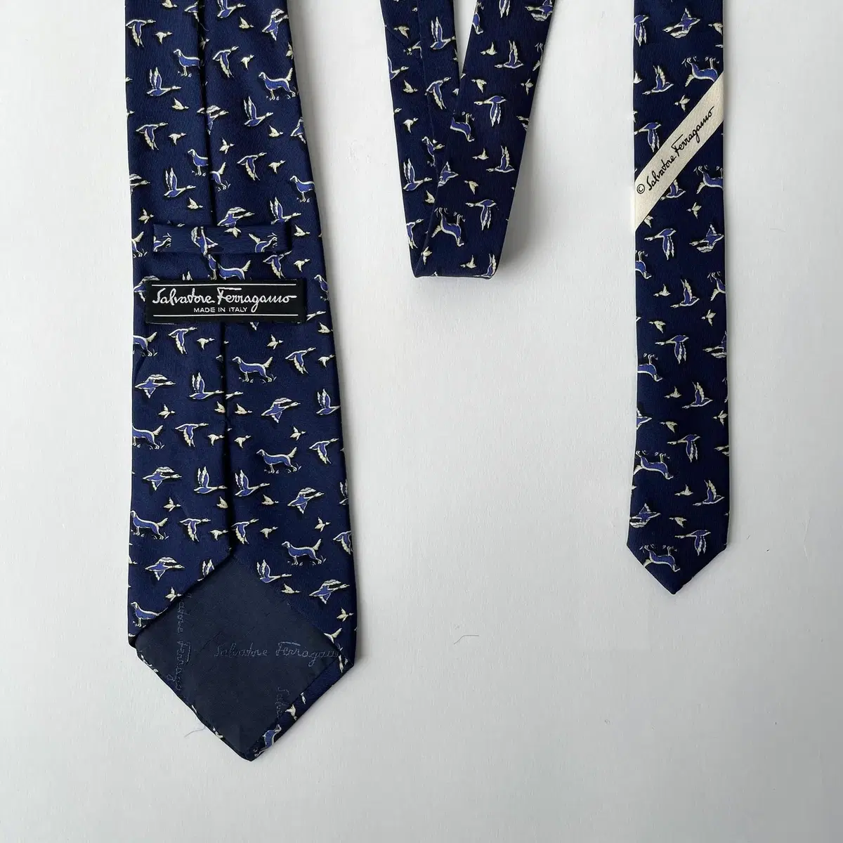 SALVATORE FERRAGAMO  Silk 100% Tie 이태리제