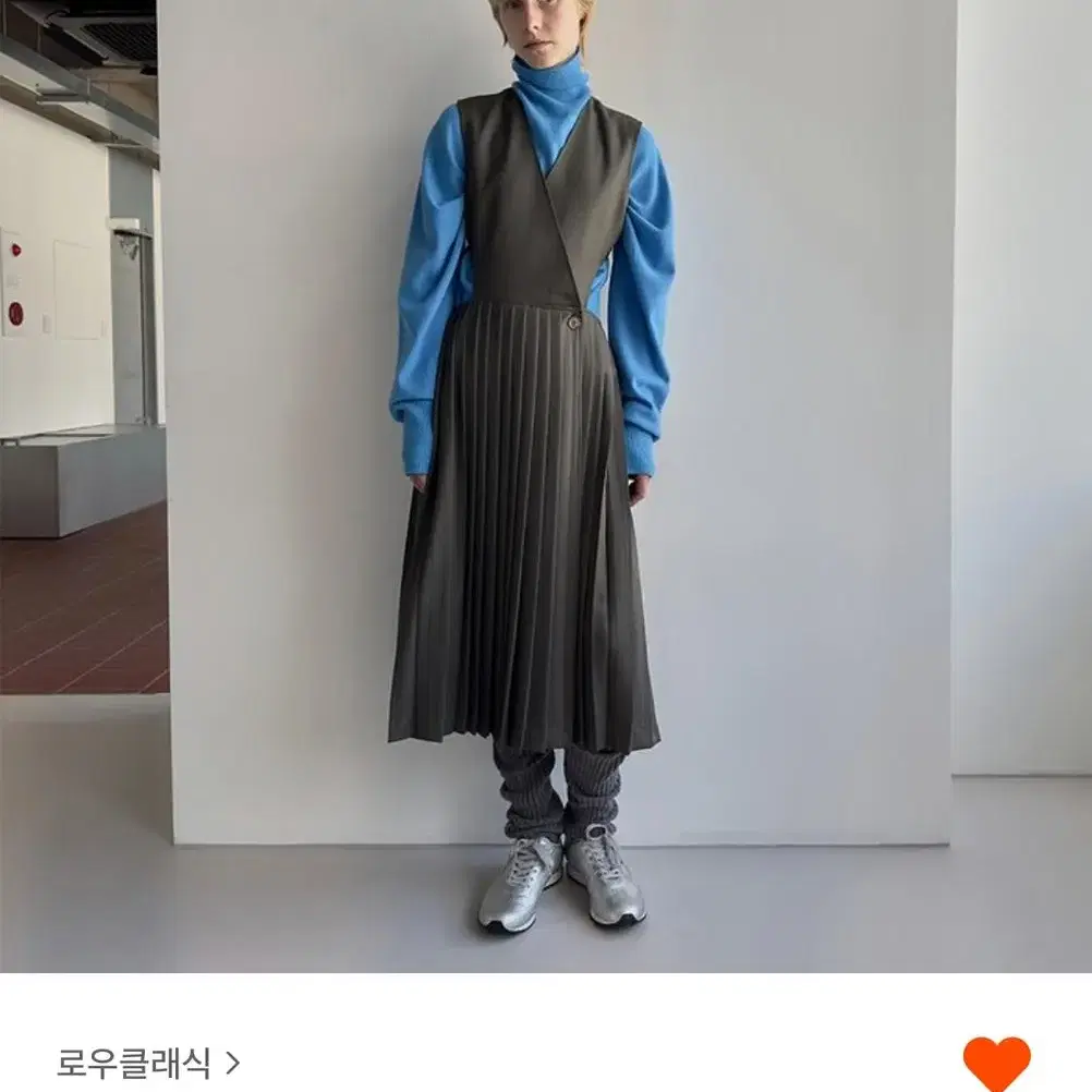 로우클래식 pleated dress