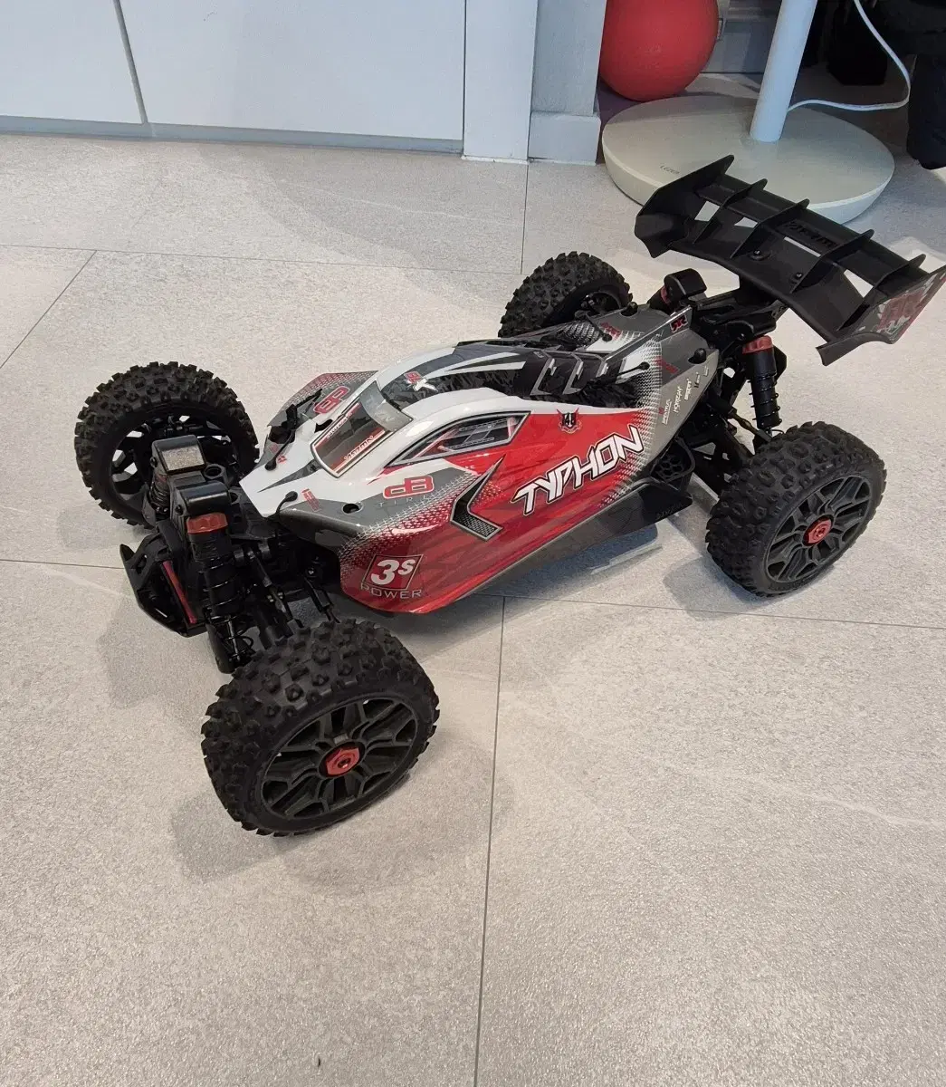 rc카 팔아요 (상태 최상급) 입문용 arrma typhon 4x4