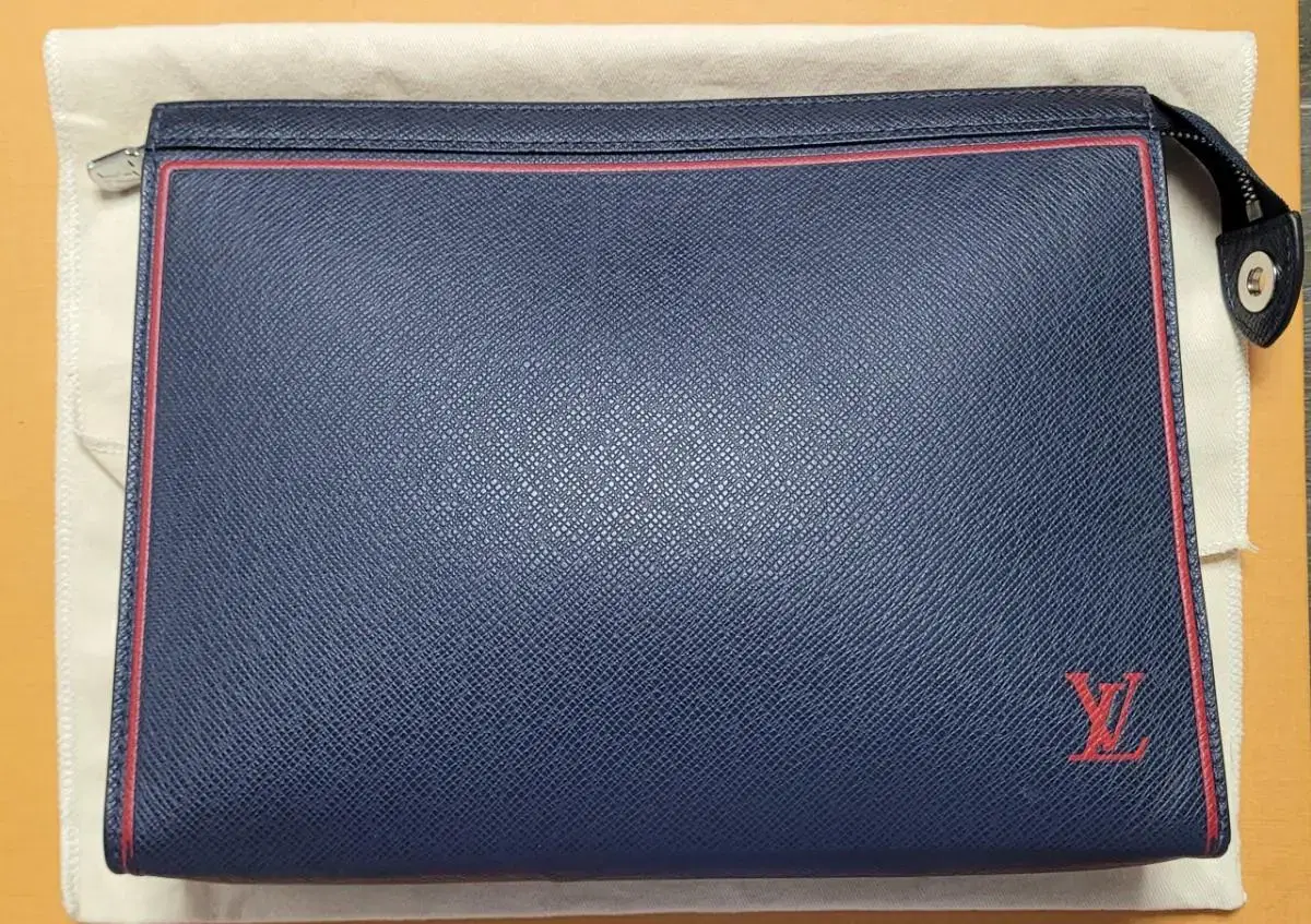 Louis Vuitton Clutch (limited edition)