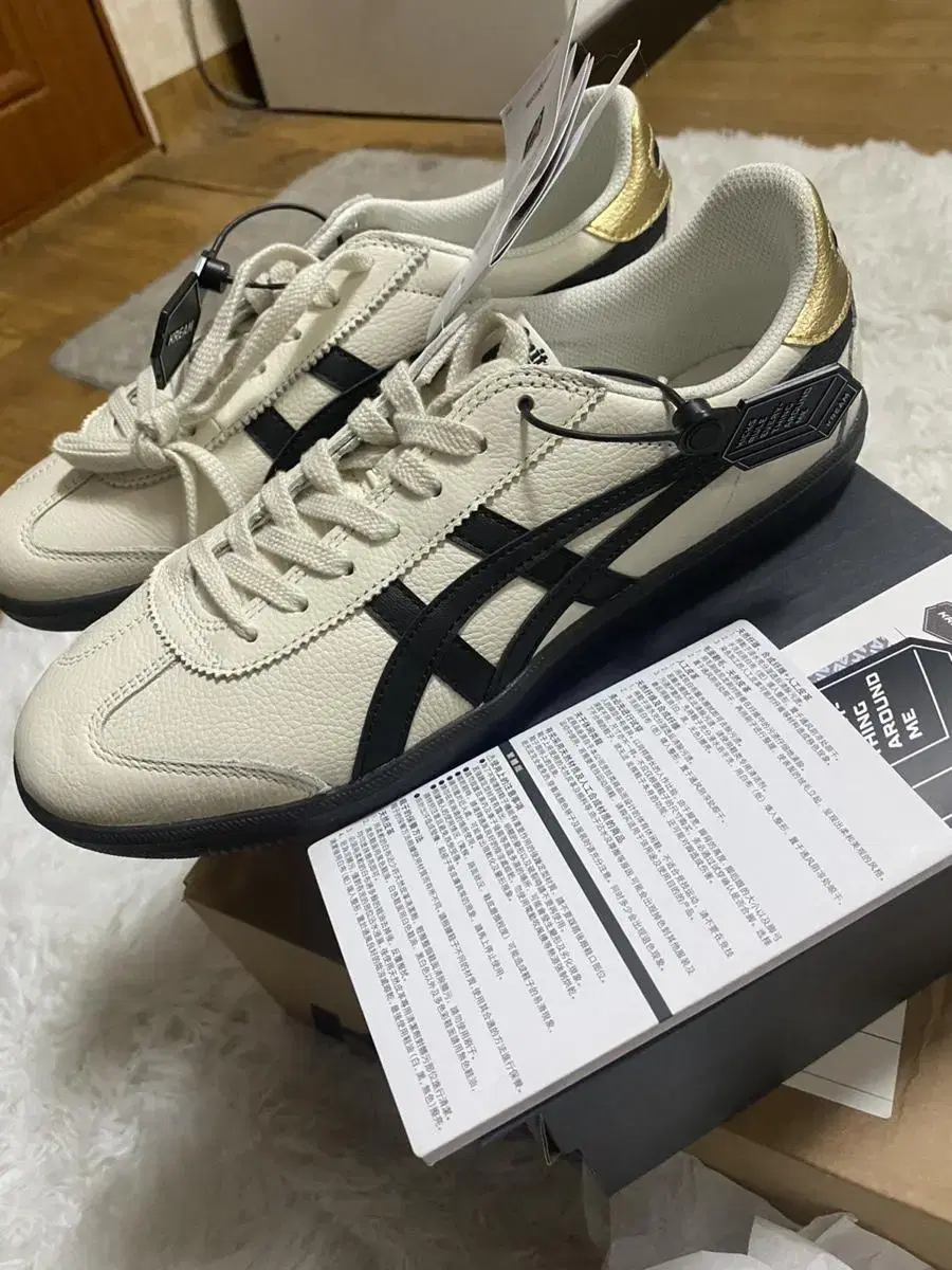 onitsuka tiger tokuten 신발 팔매