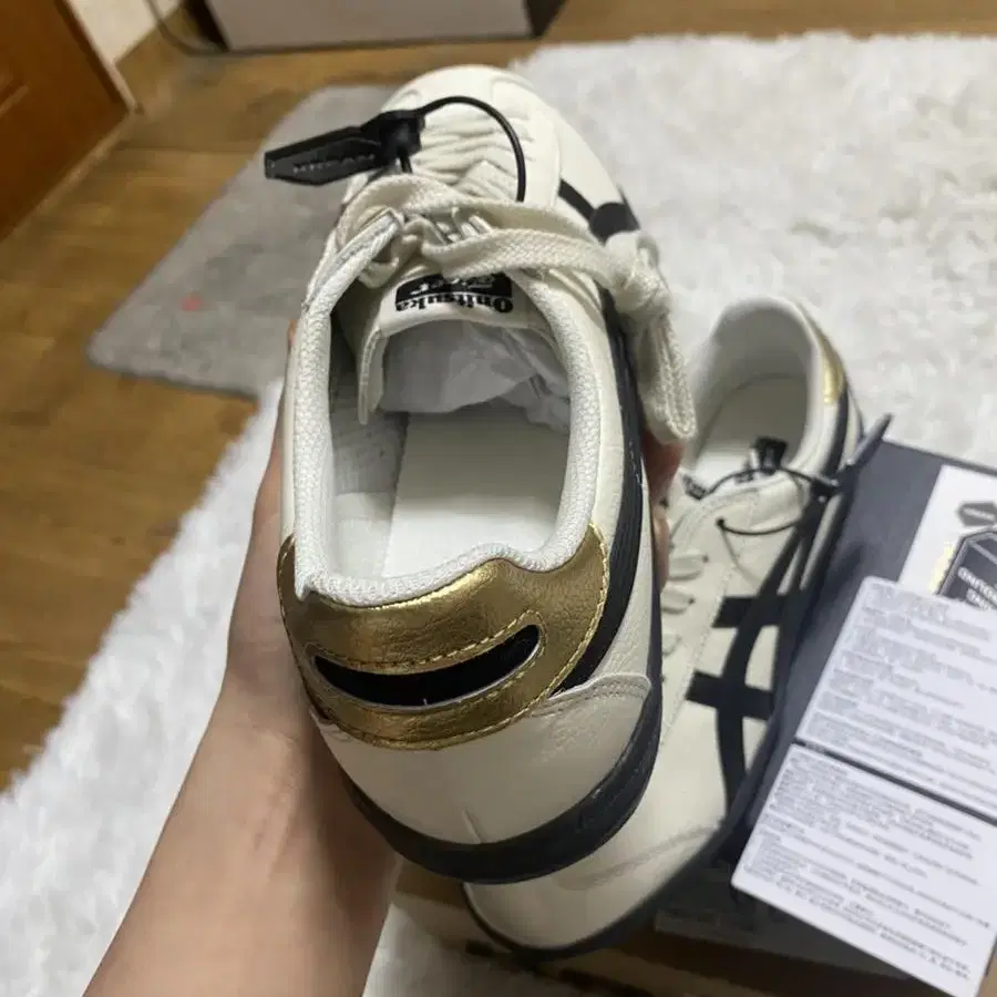 onitsuka tiger tokuten 신발 팔매