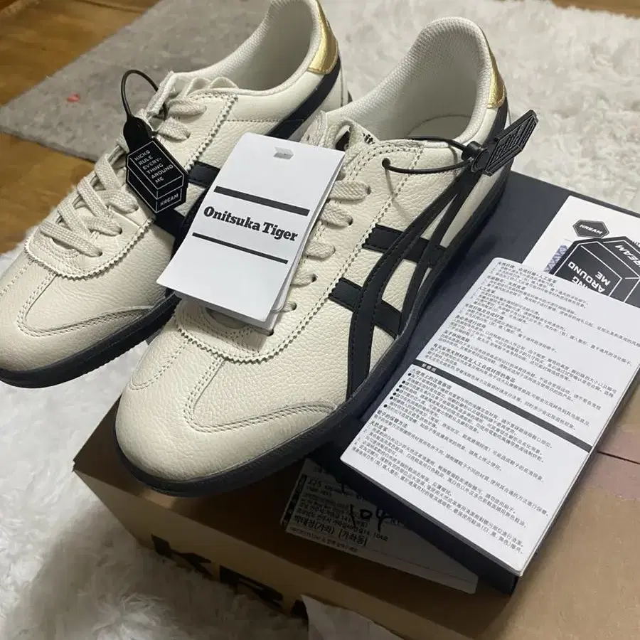 onitsuka tiger tokuten 신발 팔매