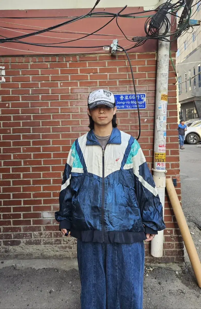 Asics Navy Oldschool Overfit Windbreaker 100