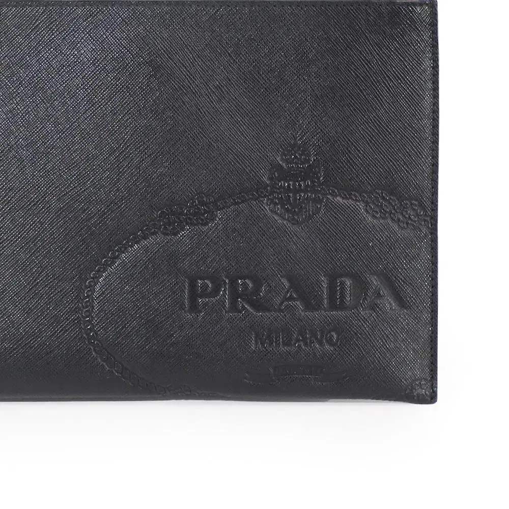 프라다 Prada 블랙 사피아노 레더 음각 로고 스트랩 클러치