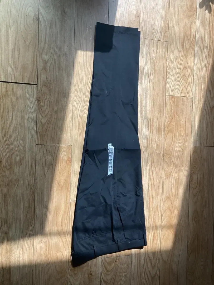 Uniqlo men's slacks bom yeoreum pants (not worn)