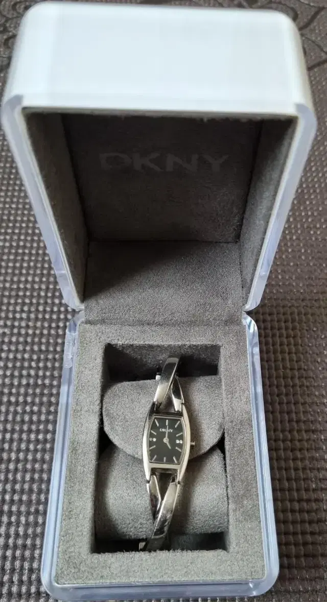 DKNY 시계