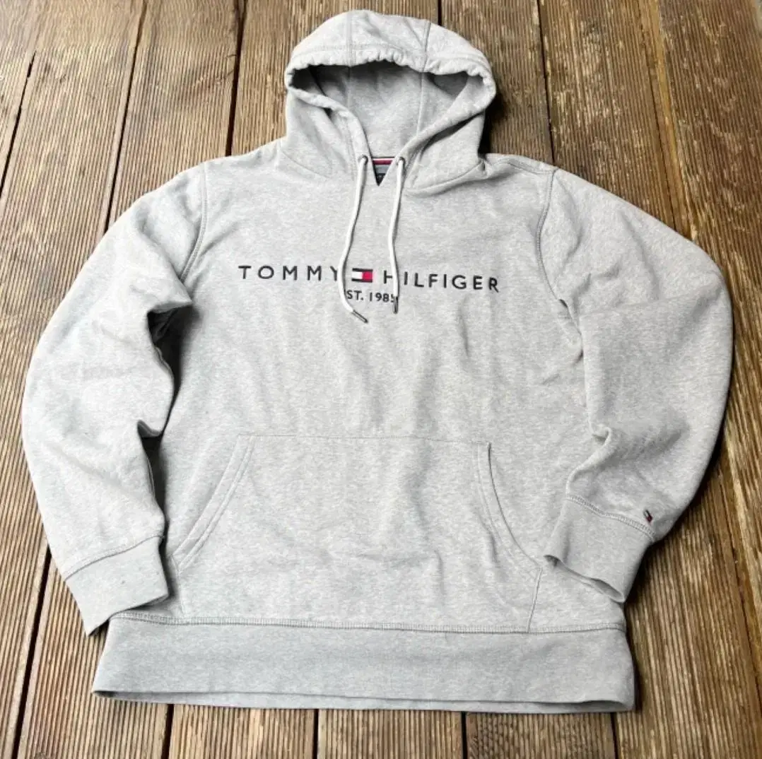 (L) Tommy Hilfiger Hoodie