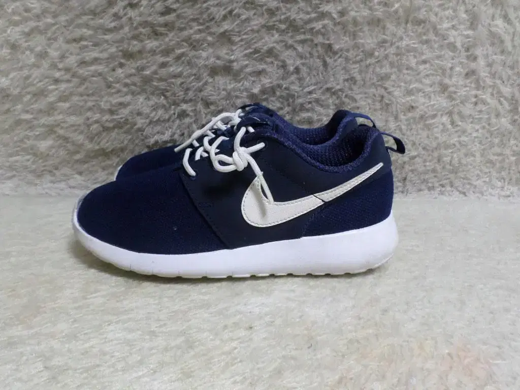 FLUFFY 225 Nike New Sharan Navy Sneakers Used Shoes