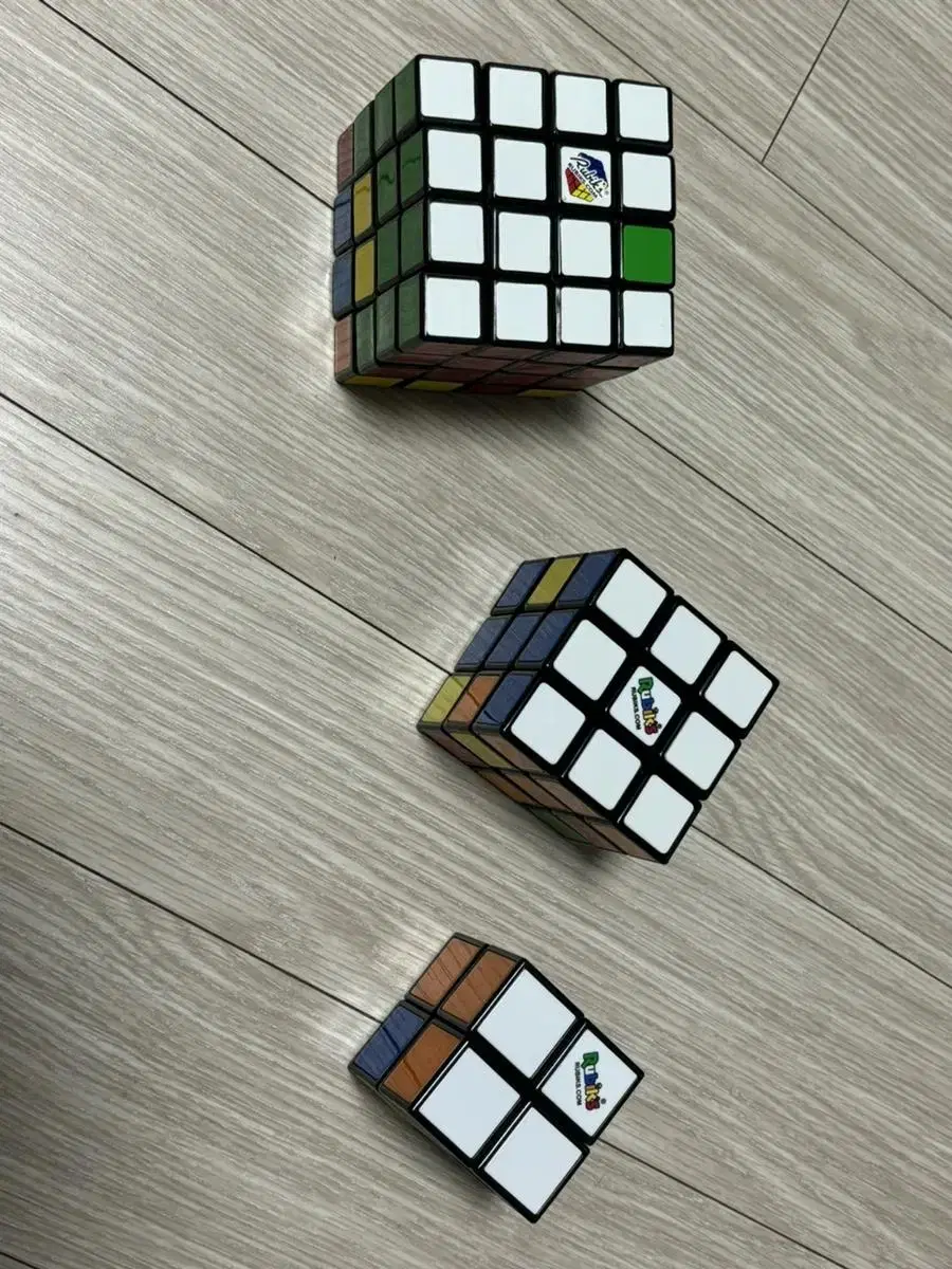 정품 루빅스 큐브 2x2, 3x3, 4x4 일괄 판매합니다 !