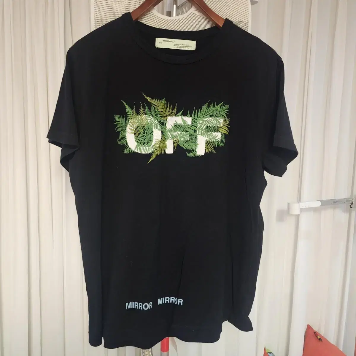 오프화이트 OFFWHITE 반팔티셔츠_자수로고