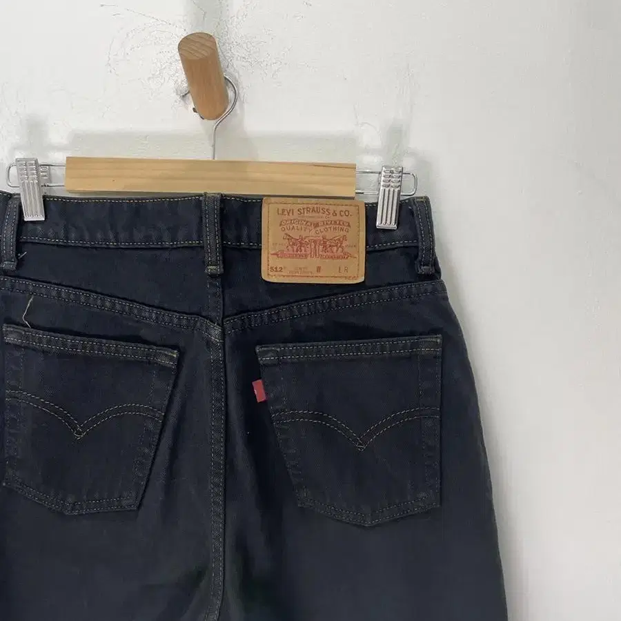 (30) 90s CANADA Levi's 512  Slim Fit