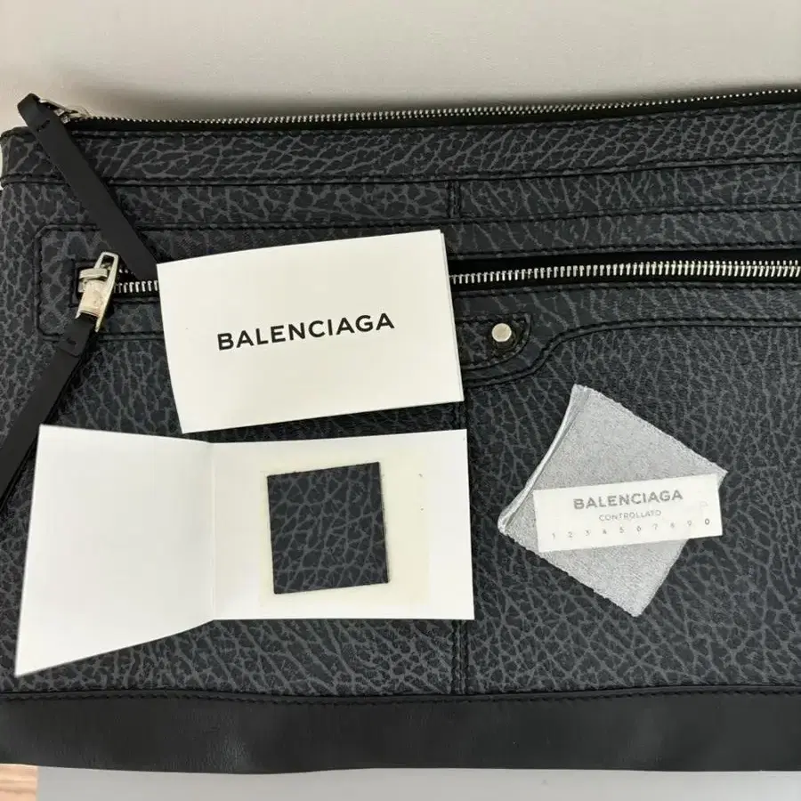 Balenciaga 발렌시아가 클러치