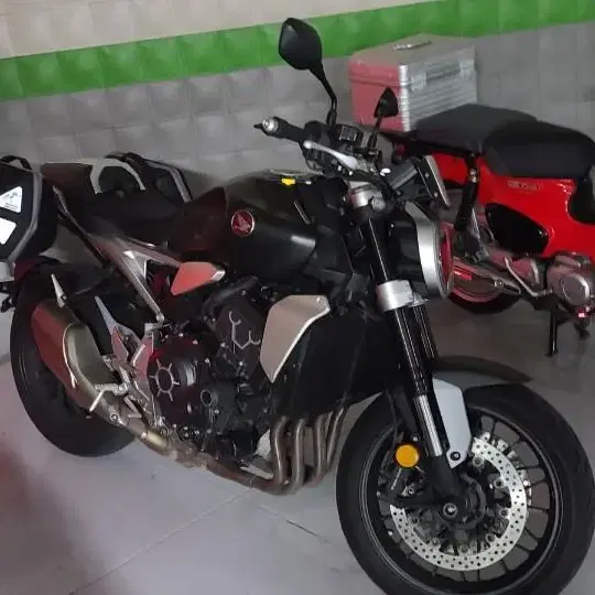 혼다 cb1000r 22년식 판매합니다