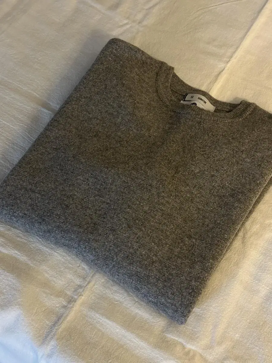 Cignature Fine Wool Knit (size M)