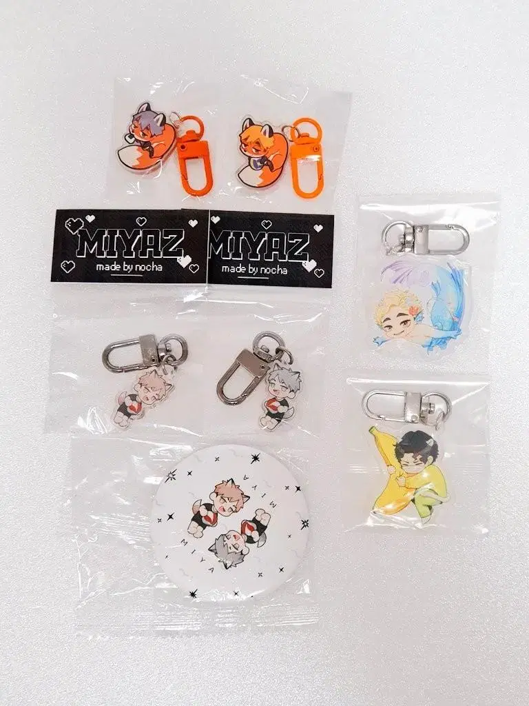 (unsealed) haikyuu Atsumu Miya Osamu Sakusa keyring Canbadge