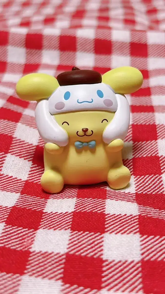 San Rio Pompompurin Cinnamon Roll Gacha