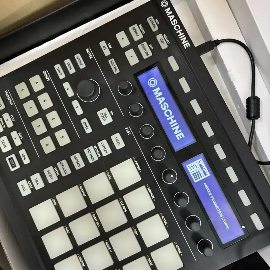 NI Maschine MK2 Black 드럼패드 마이크로