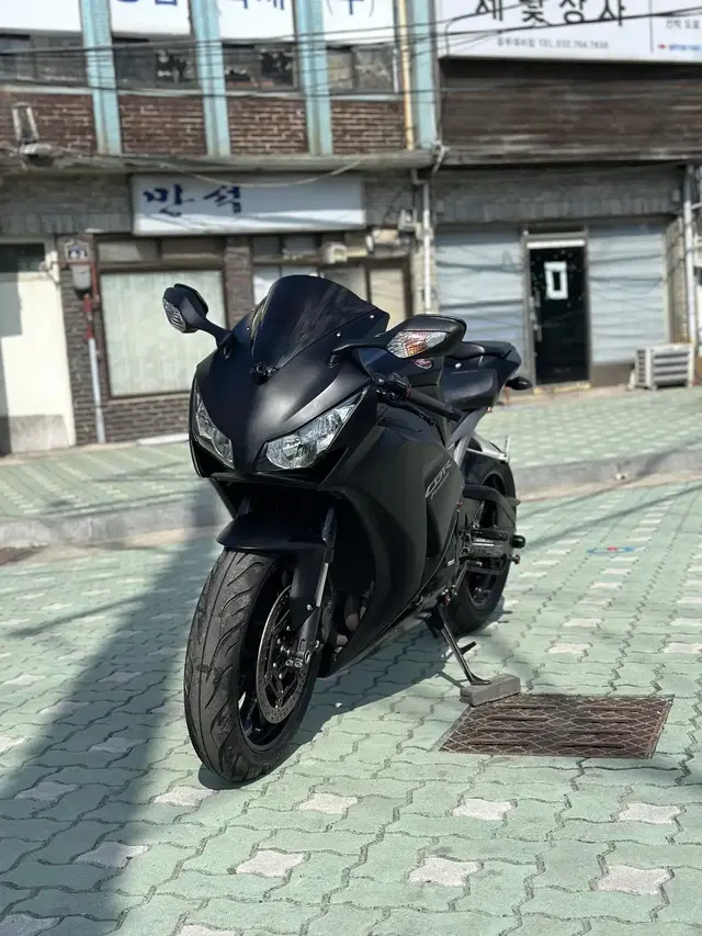 혼다 cbr1000rr 2012년식 무광흑마 차량 가게정리 최저판매합니다