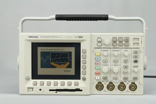 Tektronix TDS3024B 디지털 포스퍼 오실로스코프