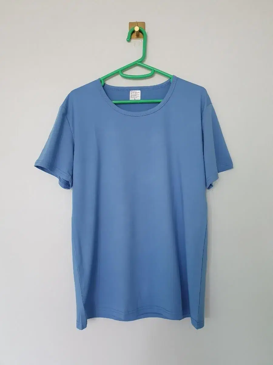 (New)fluffy tee blouse size L