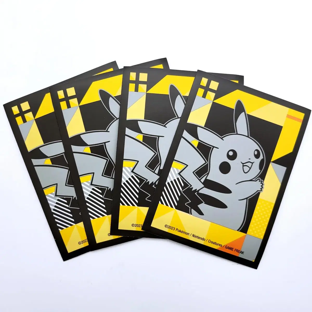 [New] Pokemon Card Sleeve (Pikachu #11)