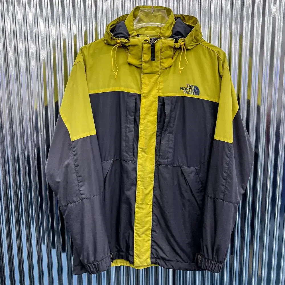 The North Face Oldschool Windbreaker Jacket (Domestic L) AK228