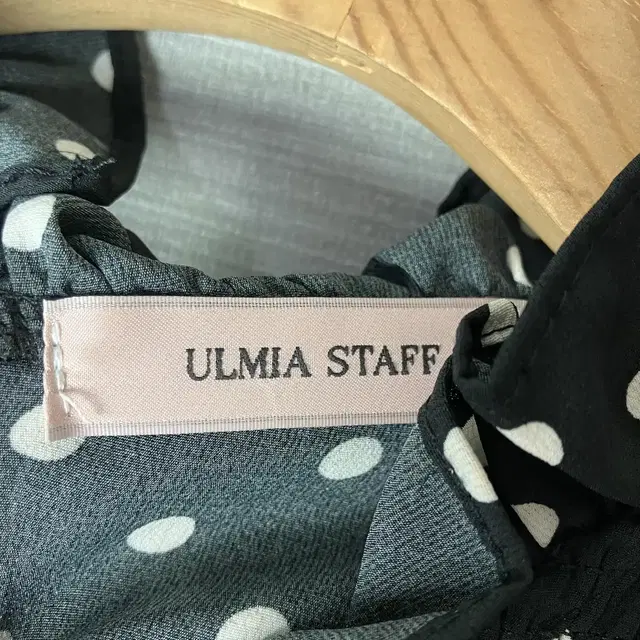 ULMIA STAFF 땡땡이 여성상의