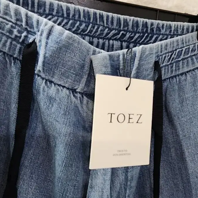 TOEZ 한스스타일 데님팬츠(153.000원)