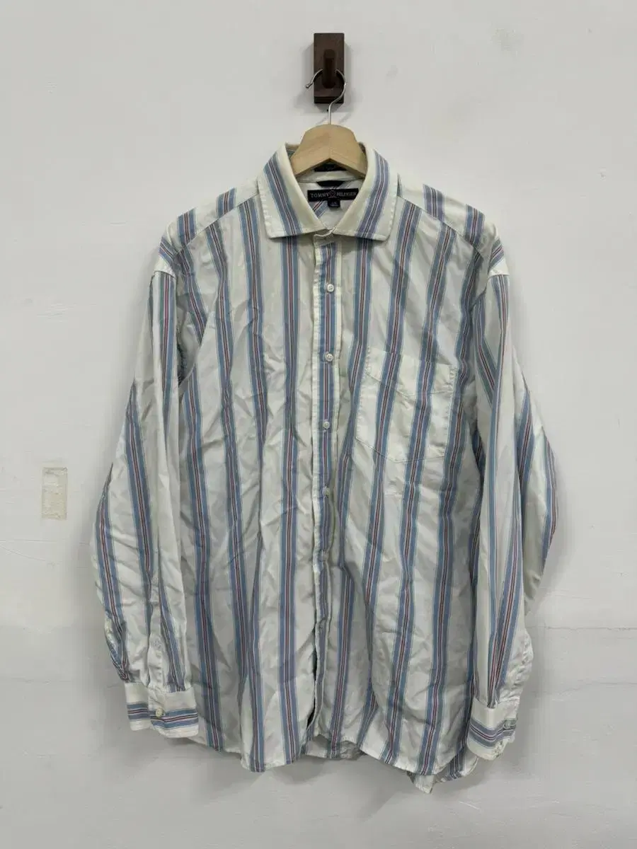 (105)Tommy Hilfiger Old School Shirt