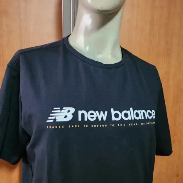 NEWBALANCE뉴발란스라운드넥반팔105 입니다