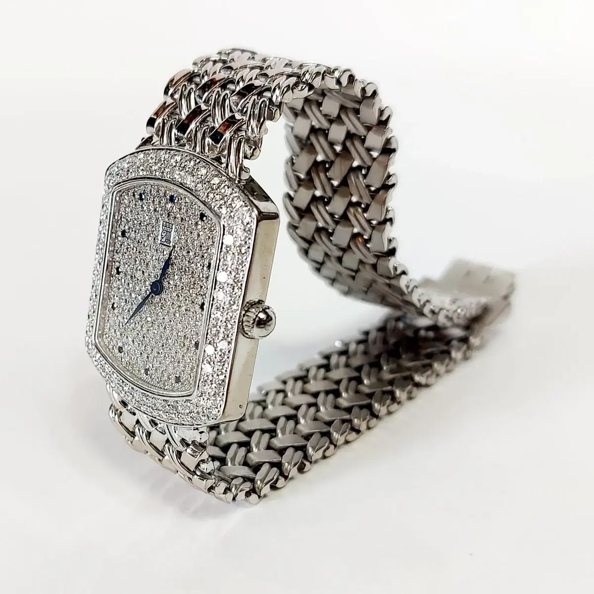 명품 Montre Royale(몽트르 로이알), 지구상에 1개뿐인 시계