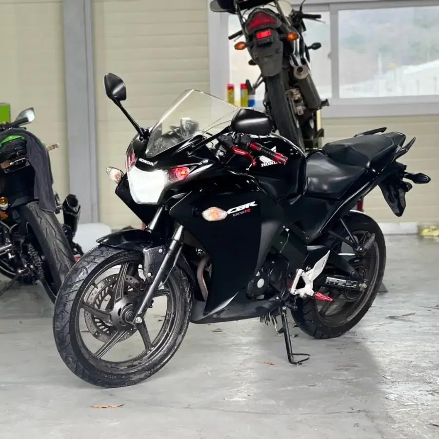 cbr125r 13년식 1만키로대 판매합니다